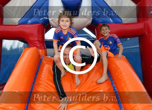 Fijnaart 8 Mei 2015
Verjaardag Frans Junior (6 jaar) samen met zijn drie broers en Mariska Bauer en Frans Bauer
