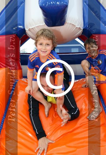 Fijnaart 8 Mei 2015
Verjaardag Frans Junior (6 jaar) samen met zijn drie broers en Mariska Bauer en Frans Bauer
