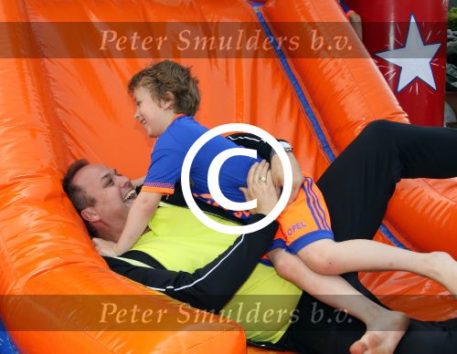 Fijnaart 8 Mei 2015
Verjaardag Frans Junior (6 jaar) samen met zijn drie broers en Mariska Bauer en Frans Bauer
