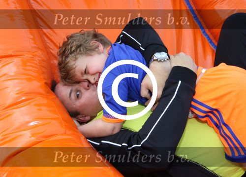 Fijnaart 8 Mei 2015
Verjaardag Frans Junior (6 jaar) samen met zijn drie broers en Mariska Bauer en Frans Bauer