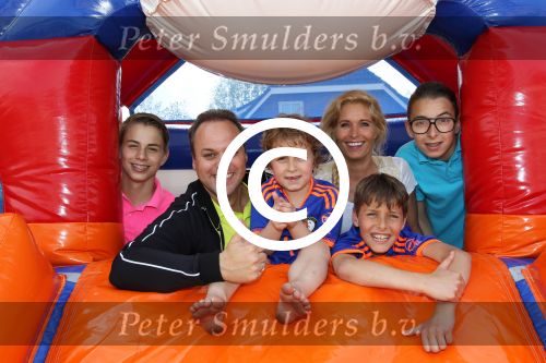 Fijnaart 8 Mei 2015
Verjaardag Frans Junior (6 jaar) samen met zijn drie broers en Mariska Bauer en Frans Bauer