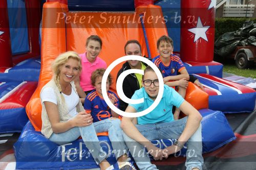 Fijnaart 8 Mei 2015
Verjaardag Frans Junior (6 jaar) samen met zijn drie broers en Mariska Bauer en Frans Bauer