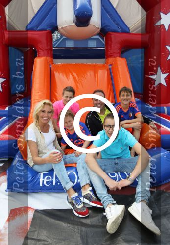 Fijnaart 8 Mei 2015
Verjaardag Frans Junior (6 jaar) samen met zijn drie broers en Mariska Bauer en Frans Bauer