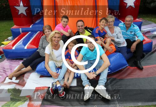 Fijnaart 8 Mei 2015
Verjaardag Frans Junior (6 jaar) samen met zijn drie broers en Mariska Bauer en Frans Bauer