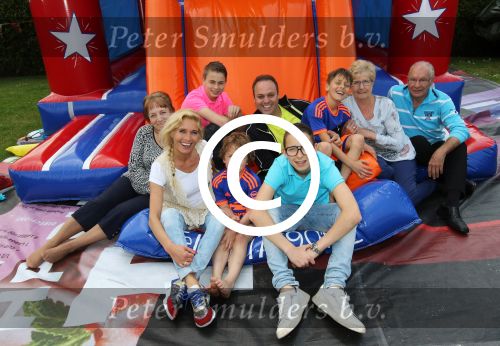 Fijnaart 8 Mei 2015
Verjaardag Frans Junior (6 jaar) samen met zijn drie broers en Mariska Bauer en Frans Bauer
