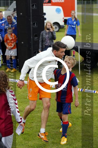 Arnhem 31 mei 2015
Voetbalclinic Klaas jan Huntelaar foundation op Papendal. Ook Enzo Knol en zijn vriendin Dee v d Zeeuw waren ook aanwezig.