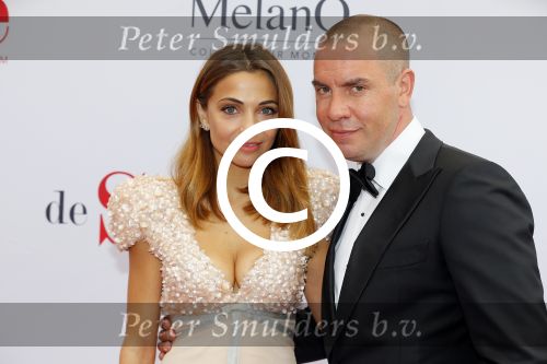 Amsterdam 18 mei 2015
Premiere de surprise van Mike v Diem met in de hoofdrollen Georgina Verbaan en Jeroen v Koningsbrugge. De premiere was in Tuschinski.