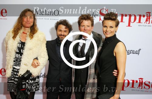 Amsterdam 18 mei 2015
Premiere de surprise van Mike v Diem met in de hoofdrollen Georgina Verbaan en Jeroen v Koningsbrugge. De premiere was in Tuschinski. Angela Schijf met man
