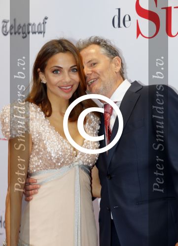 Amsterdam 18 mei 2015
Premiere de surprise van Mike v Diem met in de hoofdrollen Georgina Verbaan en Jeroen v Koningsbrugge. De premiere was in Tuschinski.