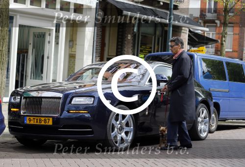 Amsterdam 9 mei 2015
Gerard Spong met zijn hondje en zijn Rolls Royce.