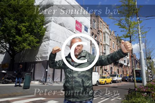 Amsterdam 7 mei 2015
Gordon in en voor zijn nieuwe zaak. De tweede Blushing wordt medio juni geopend. Hij komt in het oude pand van Mart Visser tegen over het v Gogh Museum. Gordon krijgt ook een groot terras aan de zijkant. Fietsen moeten verwijdert worden.