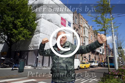 Amsterdam 7 mei 2015
Gordon in en voor zijn nieuwe zaak. De tweede Blushing wordt medio juni geopend. Hij komt in het oude pand van Mart Visser tegen over het v Gogh Museum. Gordon krijgt ook een groot terras aan de zijkant. Fietsen moeten verwijdert worden.