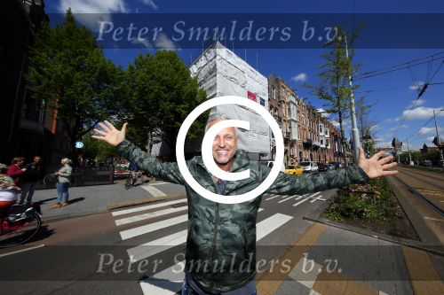 Amsterdam 7 mei 2015
Gordon in en voor zijn nieuwe zaak. De tweede Blushing wordt medio juni geopend. Hij komt in het oude pand van Mart Visser tegen over het v Gogh Museum. Gordon krijgt ook een groot terras aan de zijkant. Fietsen moeten verwijdert worden.