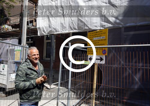 Amsterdam 7 mei 2015
Gordon in en voor zijn nieuwe zaak. De tweede Blushing wordt medio juni geopend. Hij komt in het oude pand van Mart Visser tegen over het v Gogh Museum. Gordon krijgt ook een groot terras aan de zijkant. Fietsen moeten verwijdert worden.