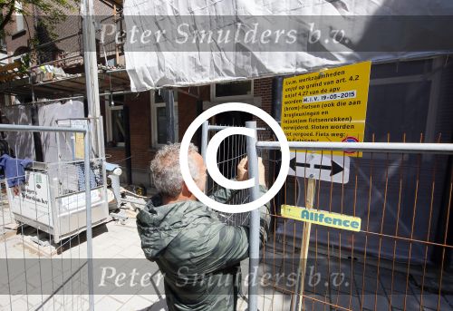 Amsterdam 7 mei 2015
Gordon in en voor zijn nieuwe zaak. De tweede Blushing wordt medio juni geopend. Hij komt in het oude pand van Mart Visser tegen over het v Gogh Museum. Gordon krijgt ook een groot terras aan de zijkant. Fietsen moeten verwijdert worden.
