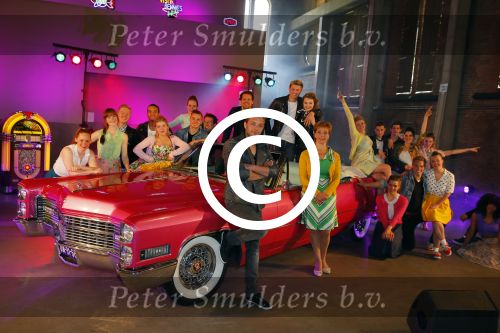 Amsterdam 8 mei 2015  
Albert Verlinde presenteert de cast van Grease met oaTim Douwsma , Vajen van den Bosch Rene v Kooten Tommie Christiaan en Mylene d\'Anjou.
De presentatie is bij de westergasfabriek.
