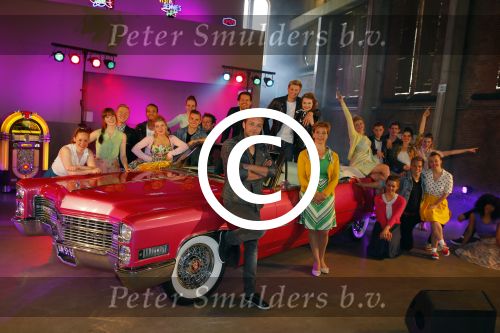 Amsterdam 8 mei 2015  
Albert Verlinde presenteert de cast van Grease met oaTim Douwsma , Vajen van den Bosch Rene v Kooten Tommie Christiaan en Mylene d\'Anjou.
De presentatie is bij de westergasfabriek.