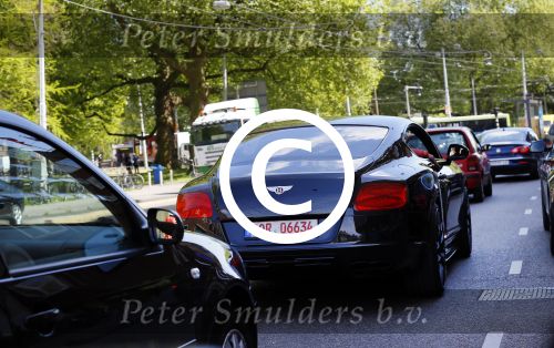 Amsterdam 21 mei 2015
Hakim Ziyech in zijn bentley in amsterdam met vrienden