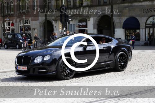 Amsterdam 21 mei 2015
Hakim Ziyech in zijn bentley in amsterdam met vrienden