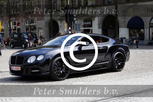 Amsterdam 21 mei 2015
Hakim Ziyech in zijn bentley in amsterdam met vrienden