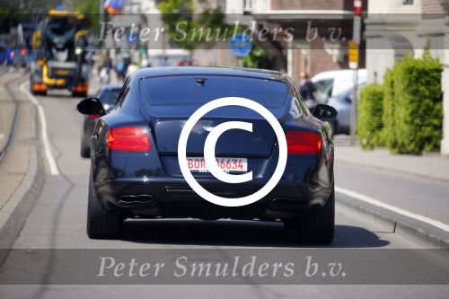Amsterdam 21 mei 2015
Hakim Ziyech in zijn bentley in amsterdam met vrienden