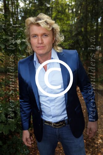 Hilversum 1 mei 2015
Boek presentatie van LUV. Marga Scheide en Jose Hoebee zijn aanwezig in de wisseloord studio\'s.
Peter Boonstra is de maker van het boek.