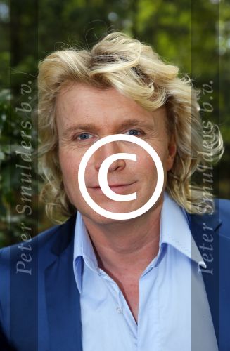 Hilversum 1 mei 2015
Boek presentatie van LUV. Marga Scheide en Jose Hoebee zijn aanwezig in de wisseloord studio\'s.
Peter Boonstra is de maker van het boek.