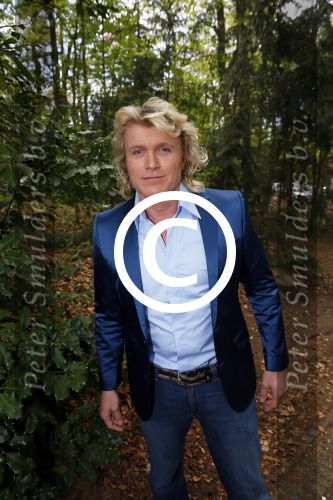 Hilversum 1 mei 2015
Boek presentatie van LUV. Marga Scheide en Jose Hoebee zijn aanwezig in de wisseloord studio\'s.
Peter Boonstra is de maker van het boek.