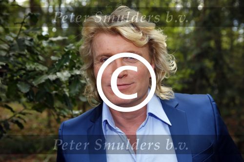 Hilversum 1 mei 2015
Boek presentatie van LUV. Marga Scheide en Jose Hoebee zijn aanwezig in de wisseloord studio\'s.
Peter Boonstra is de maker van het boek.