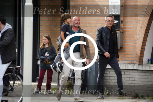 Amsterdam 17 mei 2015
Amanda Beekman en haar vriend Harrie Kolen gaan ijsje eten met Yasmijn Michelle en Achilles Krabbe en met Kees en Marja Beekman (ouders)