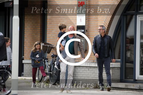 Amsterdam 17 mei 2015
Amanda Beekman en haar vriend Harrie Kolen gaan ijsje eten met Yasmijn Michelle en Achilles Krabbe en met Kees en Marja Beekman (ouders)