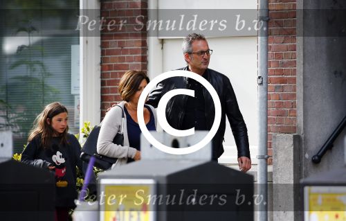 Amsterdam 17 mei 2015
Amanda Beekman en haar vriend Harrie Kolen gaan ijsje eten met Yasmijn Michelle en Achilles Krabbe en met Kees en Marja Beekman (ouders)