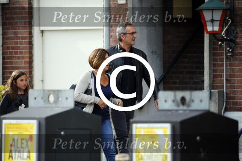 Amsterdam 17 mei 2015
Amanda Beekman en haar vriend Harrie Kolen gaan ijsje eten met Yasmijn Michelle en Achilles Krabbe en met Kees en Marja Beekman (ouders)