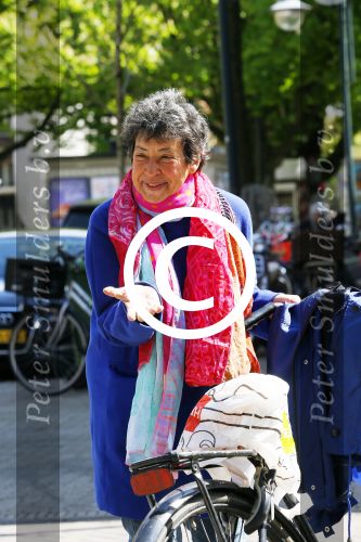 Amsterdam 6 mei 2015  
Heddy Lester op de cornelis schuytstraat