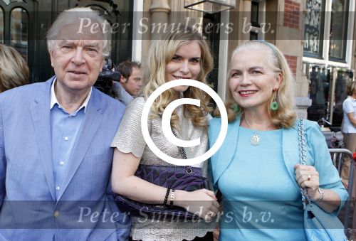 Amsterdam 25 september 2011
Premiere Andre v Duin in het nieuwe de la mar theater. Henk v d Meijden met zijn vrouw Monica v d Meijden en dochter Elisa v d Meijden
Peter Smulders bv