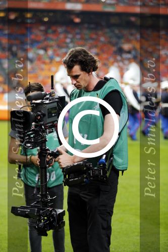 Amsterdam  5 juni 2015
Nederland-USA 3-4 in de arena. Max Smulders mag met Memphis Depay het veld oplopen.
Ivo Borkus loopt met steadycam op het veld.