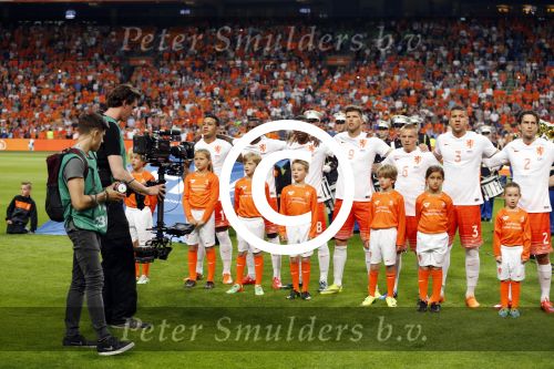 Amsterdam  5 juni 2015
Nederland-USA 3-4 in de arena. Max Smulders mag met Memphis Depay het veld oplopen.
Ivo Borkus loopt met steadycam op het veld.