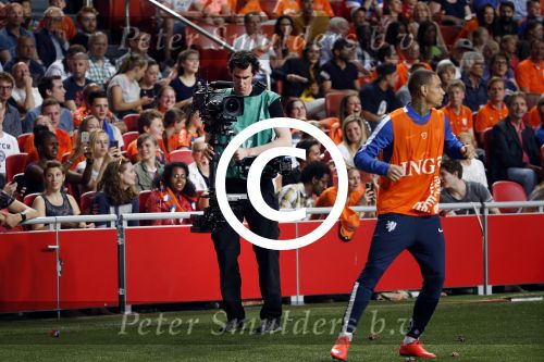 Amsterdam  5 juni 2015
Nederland-USA 3-4 in de arena. Max Smulders mag met Memphis Depay het veld oplopen.
Ivo Borkus loopt met steadycam op het veld.