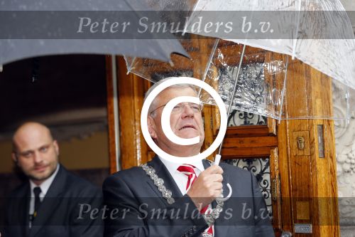 Utrecht 18 mei 2015
Koningin Maxima arriveert in haar audi A8 bij de prins Claus Leerstoel in Utrecht. Jan van Zanen