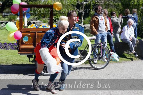 Alphen aan de Rijn 7 mei 2015
Patrick Martens (Koen),Aad van Toor (Adriaan), Bas van Toor (Bassie) en Janouk Kelderman (Keet) tijdens de opnamedag van de nieuwe speelfilm Keet & Koen en de speurtocht naar Bassie & Adriaan .