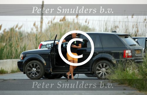 ibiza 4 juni 2015
Jeroen Kool arriveert in zijn Range Rover bij het appartement van Estelle Cruijff.
