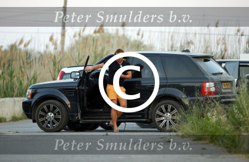 ibiza 4 juni 2015
Jeroen Kool arriveert in zijn Range Rover bij het appartement van Estelle Cruijff.