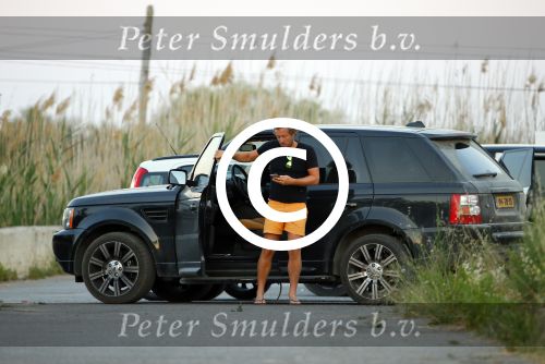 ibiza 4 juni 2015
Jeroen Kool arriveert in zijn Range Rover bij het appartement van Estelle Cruijff.