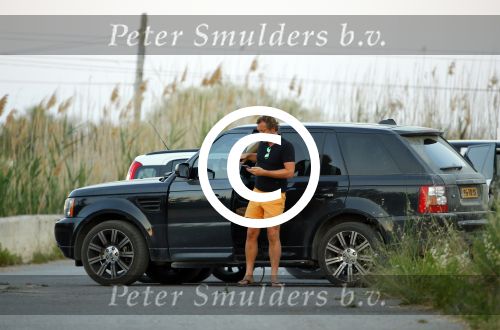 ibiza 4 juni 2015
Jeroen Kool arriveert in zijn Range Rover bij het appartement van Estelle Cruijff.