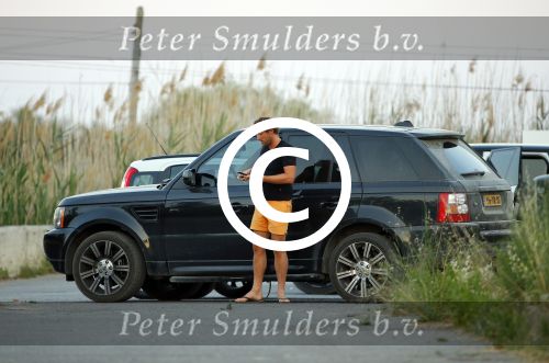 ibiza 4 juni 2015
Jeroen Kool arriveert in zijn Range Rover bij het appartement van Estelle Cruijff.