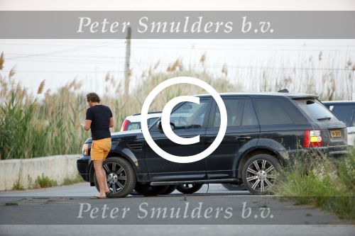 ibiza 4 juni 2015
Jeroen Kool arriveert in zijn Range Rover bij het appartement van Estelle Cruijff.
