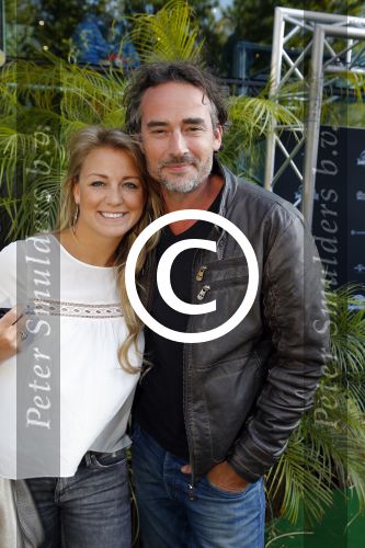 Amsterdam 10 juni 2015
Premiere Jurassic world in pathe arena. Ruud Feltkamp is aanwezig als dj.
Jeroen Nieuwenhuizen met vrouw