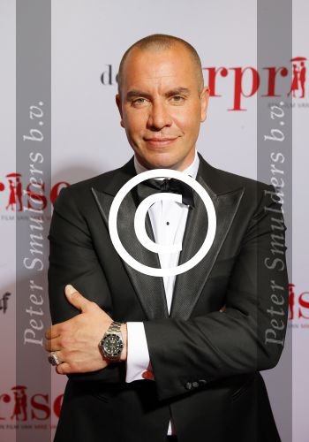 Amsterdam 18 mei 2015
Premiere de surprise van Mike v Diem met in de hoofdrollen Georgina Verbaan en Jeroen v Koningsbrugge. De premiere was in Tuschinski.
