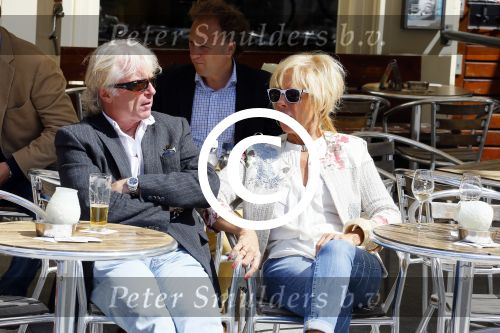 Amsterdam 26 mei 2015  
Joke Bruijs met haar vriend Frits Landesbergen en ex Boris Bayer en Gerard Cox