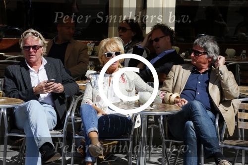 Amsterdam 26 mei 2015  
Joke Bruijs met haar vriend Frits Landesbergen en ex Boris Bayer en Gerard Cox